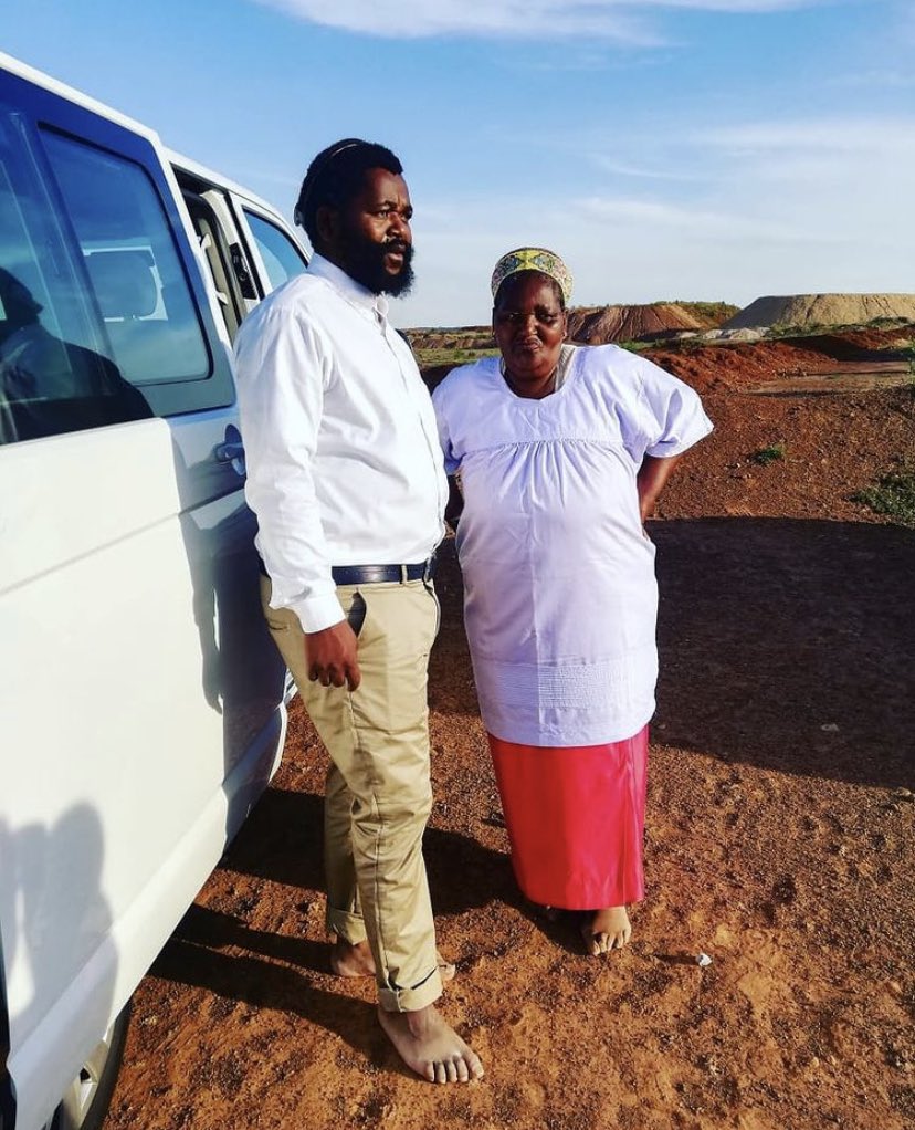 Sjava_atm's tweet photo. Mama wangithwala 9 months esiswini
 Konke okudingayo wena uyokucela kimi
Akekho oyothatha indawo yakho kimi 
Uyohlezi uyindlovukazi kimi 

HAPPY BIRTHDAY TO MY MOTHER❤️ https://t.co/Ji6fkfEW0Z