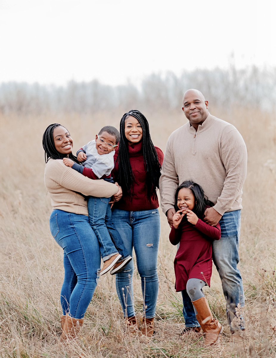 ErinANPrice's tweet photo. Merry Christmas &amp; joyous New Year from my family to yours! #TeamPrice #Thankful #Grateful #Blessed🎄❤️ https://t.co/t5wKH5BNjB