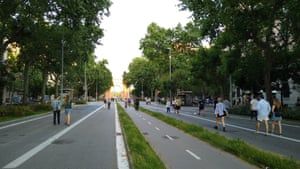 “Who knows? We may look back and see that the 50 years in the 20th century when cars were everywhere was just a blip.” How #Barcelona is taking streets back from cars and democratising public space.
buff.ly/3aCG3eJ