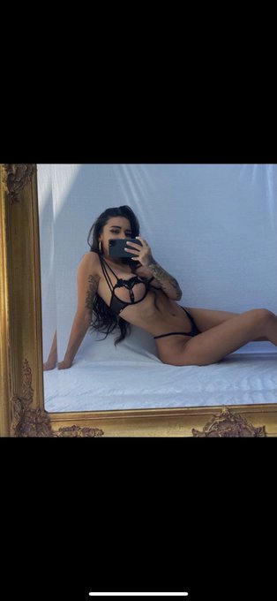 Happy ho-lidays 🥰🥵 https://t.co/MYhLogcqOF<a href="/tag/mvsales"class="tags"><span>#mvsales</span></a>