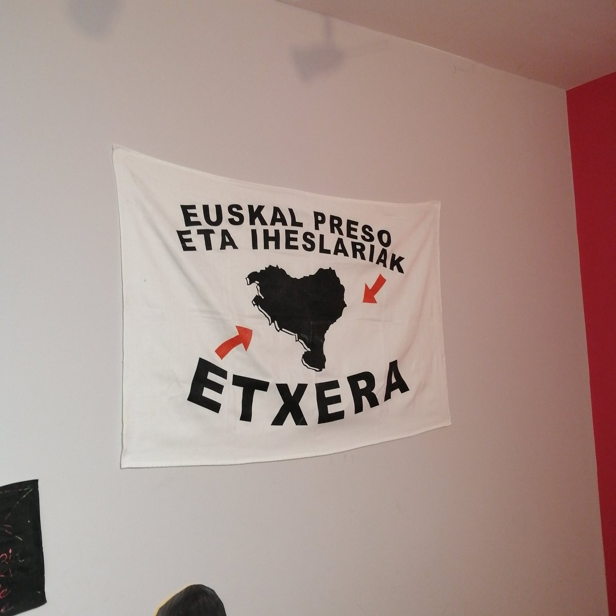 ign_napar's tweet photo. Urte osoan, baina are gehiago egun berezietan, gure herriko seme-alabarik onenak buruan.
Denak etxera behingoz!!
Biba zuek!! https://t.co/LCllEInPEU