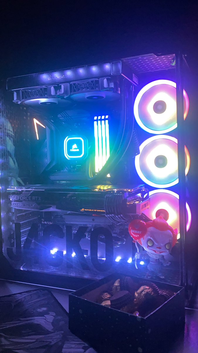 Ck0J4's tweet photo. #MONTEXMAS neuer pc und was zum naschen bekommen wünsche dir fröhliche Weihnachten Monte https://t.co/6eE84N6Qfw