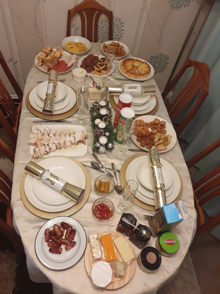 cjtate9's tweet photo. @jordannorth1 the ultimate Christmas eve picky tea i think you'll agree... 😁😆 pigs in blankets, homemade turkey and cranberry sausage rolls, home nutella christmas tree, fish bites, pizza, spring rolls, crisps, cheese, chocolate strawberries and SO much more!! https://t.co/jqrC8XAnyq
