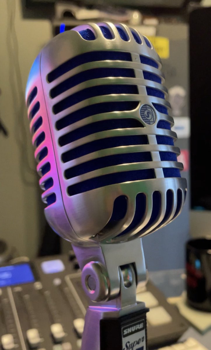 aarmark's tweet photo. Latest addition to the #ArmedAmericanRadio studio bad-ass mic collection! Wasn't supposed to be here until after Christmas. Surprise, Surprise. #ShureSuper55Mic #ClassicMic, #oldschool #2A #FreedomOnTheAirwaves #ExposingGunGrabbers https://t.co/5AXheEgvlq