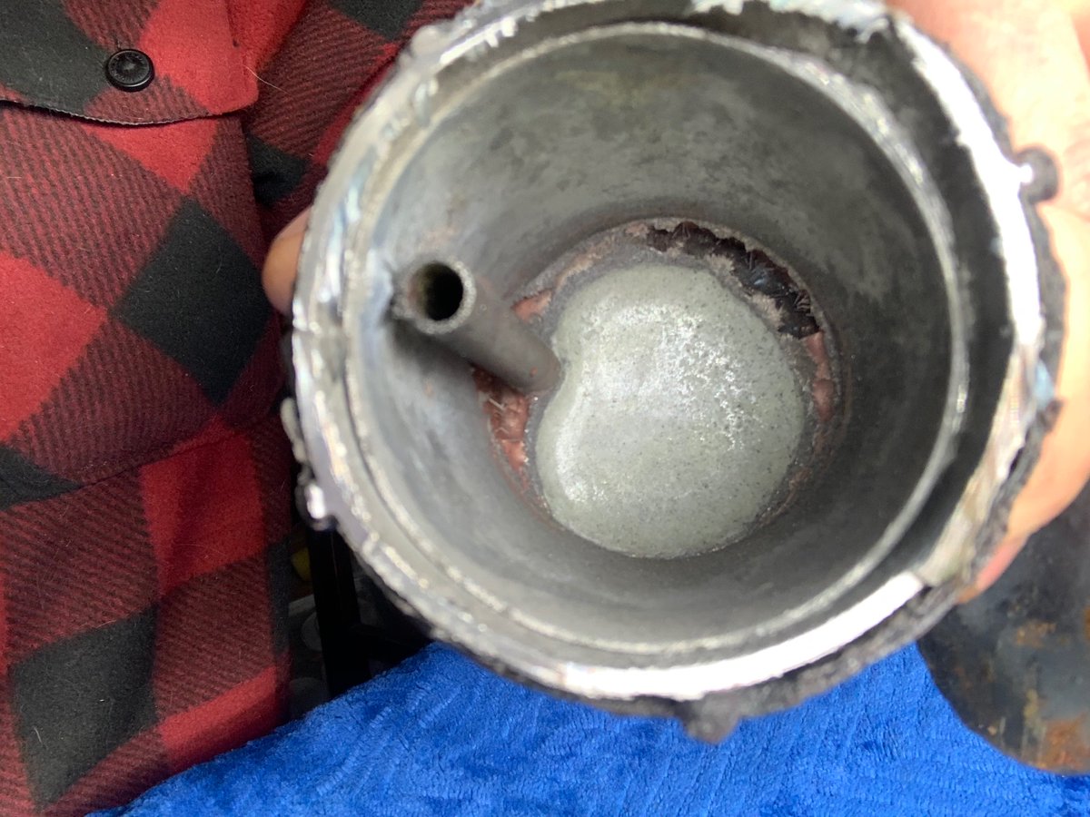 CodysLab's tweet image. Cut open the alkali metal converter. You can see the lithium chloride and leftover lithium. Interestingly the level of tin increased significantly. It’s almost overflowing the groove! Probably because it absorbed a lot of potassium.