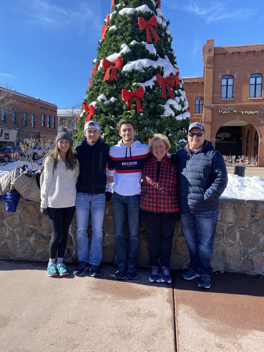 garydashley's tweet photo. Merry Christmas from the Ashley family! https://t.co/TsjMgoUZK8