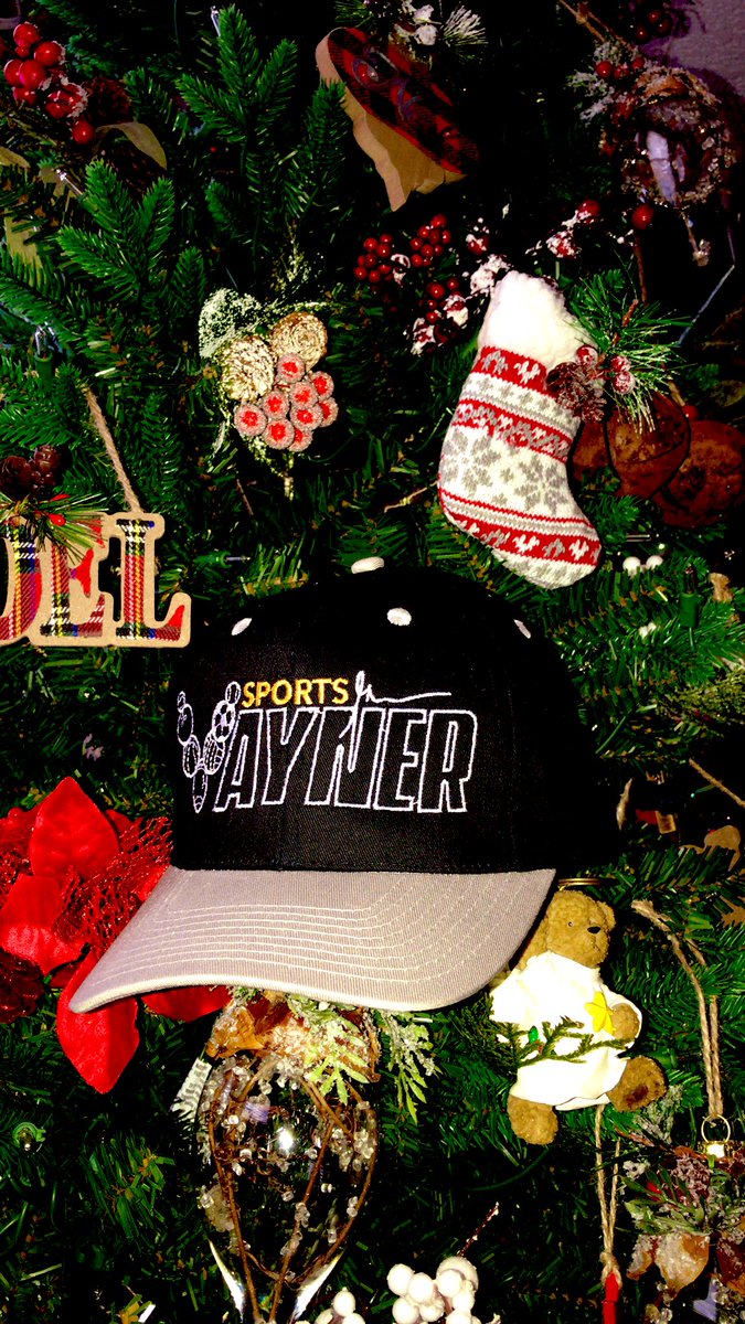 vintagesnapsct's tweet photo. I always see @garyvee wear a “VS” snap on his IG lives (&amp; Yall know that’s the nickname) so I took it as a sign to make these. I wonder if I could get this to him for the holidays 🎄❄️ @davidrocknyc @TeamGaryVee 👀🤔 https://t.co/hvNV6vwkxS