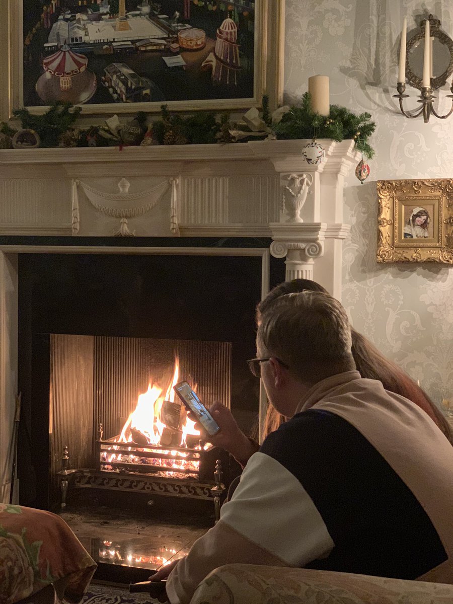 iee_ewing's tweet image. Christmas Eve ...my big kids are excited @Baldernock #bythefire #santaiscoming