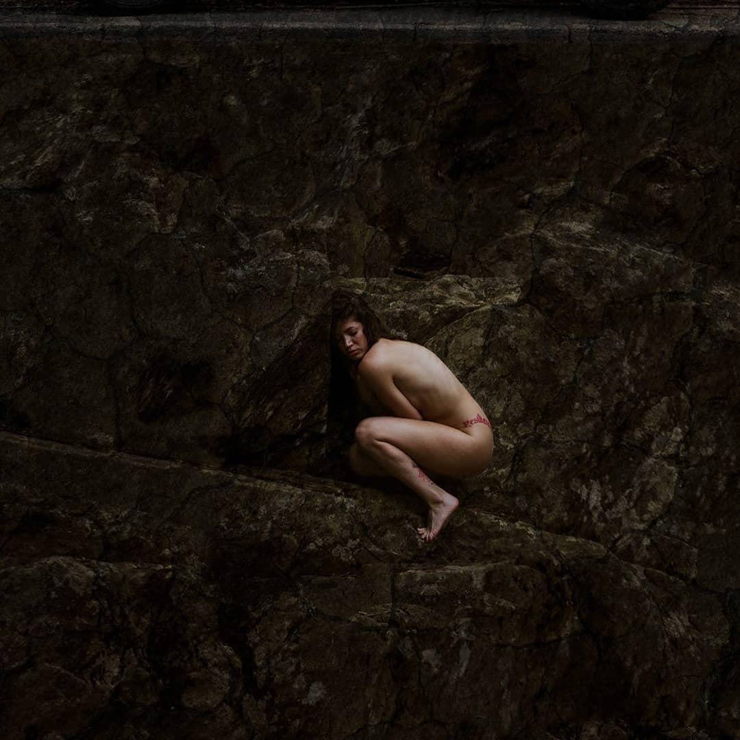 beatricexmorgan's tweet photo. Cold ❄
Shots by @rlabsphoto
#fineartnude #fineartphotography #humansinnature #sorroundedbynature #coldwater #rivershot #rocks #darkmood #darkinfinity #dmvmodels https://t.co/GAEsy5AIWh