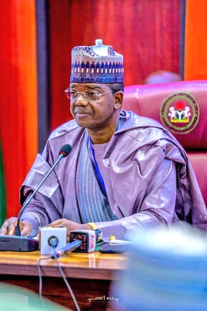 AbdulwaliTahir's tweet photo. GOV. MATAWALLE SENDS CHRISTMAS AND NEW YEAR MESSAGE

His Excellency, Governor Dr. @Bellomatawalle1 MON, has sent his Christmas and new year message to all citizens in the state, calling on everyone to remain safe by obeying rules and regulations.

Governor Matawalle
1/4 https://t.co/mDoyCwEAQP