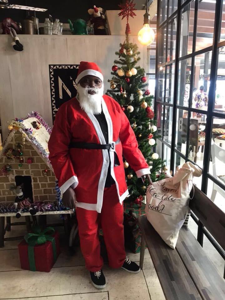 ninashanghavi's tweet photo. Wish all my friends , family , good earth family and all patrons   a very Merry Christmas and Happy holidays. 2020 has been the toughest year for everyone . Thank you all for supporting us in these times and donating your time , product and money to #mamatotherescueke initiaives https://t.co/akf8zRsXqm