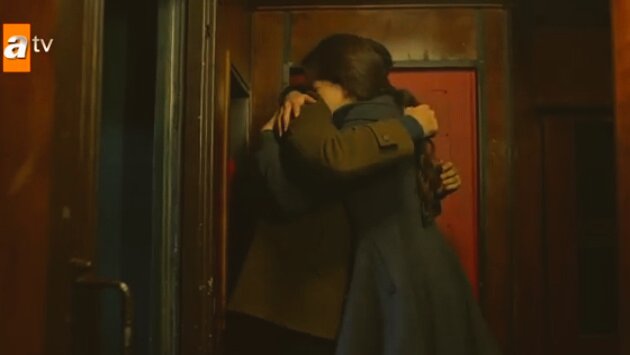 seotw_'s tweet photo. +Güzel gözlüm 
Belki de bu yolun sonunda ölüm var ,Ben nasıl derim benle gel diye 
+Ben seninle ölüme gitmeye de hazırım

Bu yolun sonunda ölüm varmış #KurbanOldugum .. 🥀
#BirZamanlarÇukurova https://t.co/JnG3xOncy4