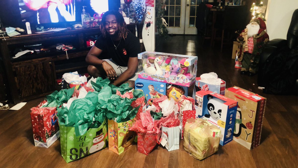 _buggxx's tweet photo. My brother always had my back no matter what ,now I gotta do the same๐ค I really do appreciate everybody that helped make this possible ,we all know riri wouldโve gave us his last . It ainโt ova until god tell me Iโm done ๐ Love you king๐ค๐ช๐พ and merry Christmas Ariah Skai #LLRI https://t.co/J4cSr9u9jV