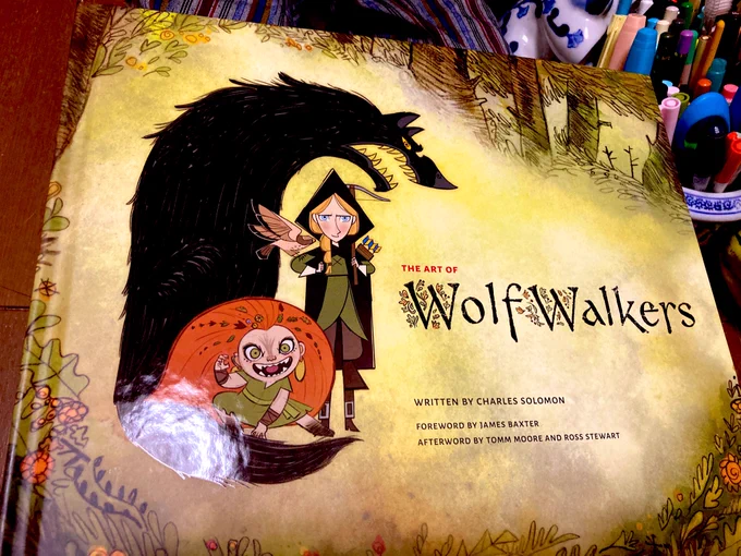 ウルフウォーカーのアートブック届いた〜自分へのクリスマスプレゼント??キャラクター設定から、絵コンテ、ビジュアルアートまでほぼ全部載ってて最高がすぎるこれでまた絵が上手くなってしまうやつだ…(がんばる)#ウルフウォーカー #wolfwalkers 