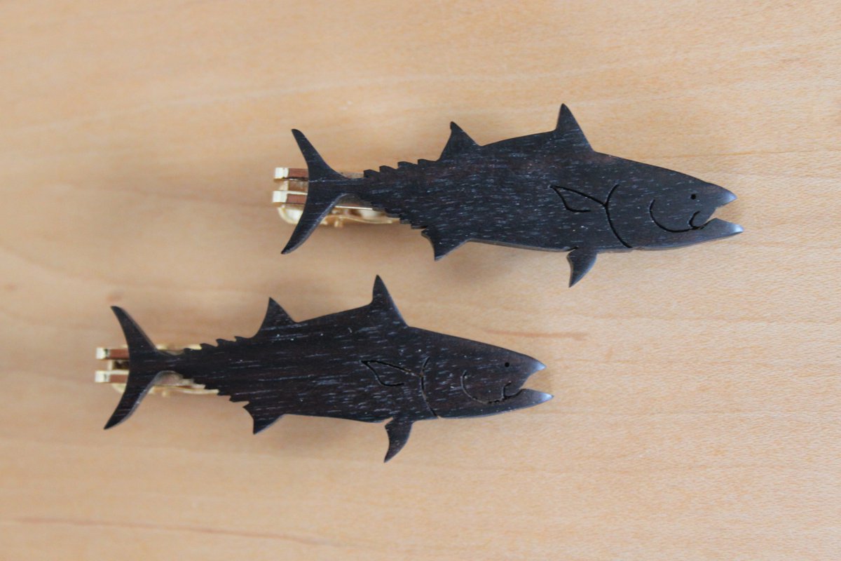 Lagouttelette マグロ コクタン 黒檀 で マグロ の ネクタイピン を作りました 魚シリーズ は ブラックバス シーバス サーモン トラウト コイがあります 鮪 ツナ 魚 黒いダイア フィッシュ 木製 木工 ハンドメイド オイル仕上げ Lagouttelette マグロ コクタン 黒檀 で マグロ の ネクタイピン を作りました 魚シリーズ は ブラックバス シーバス サーモン トラウト コイがあります 鮪 ツナ 魚 黒いダイア フィッシュ 木製 木工 ハンドメイド オイル仕上げ