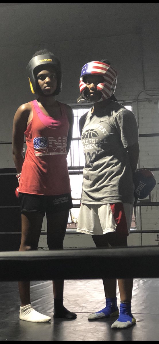 gtjr28's tweet photo. Throwback!! @thomasnya12 @superduper_kay #boxingwork https://t.co/4PNS4zDs9r