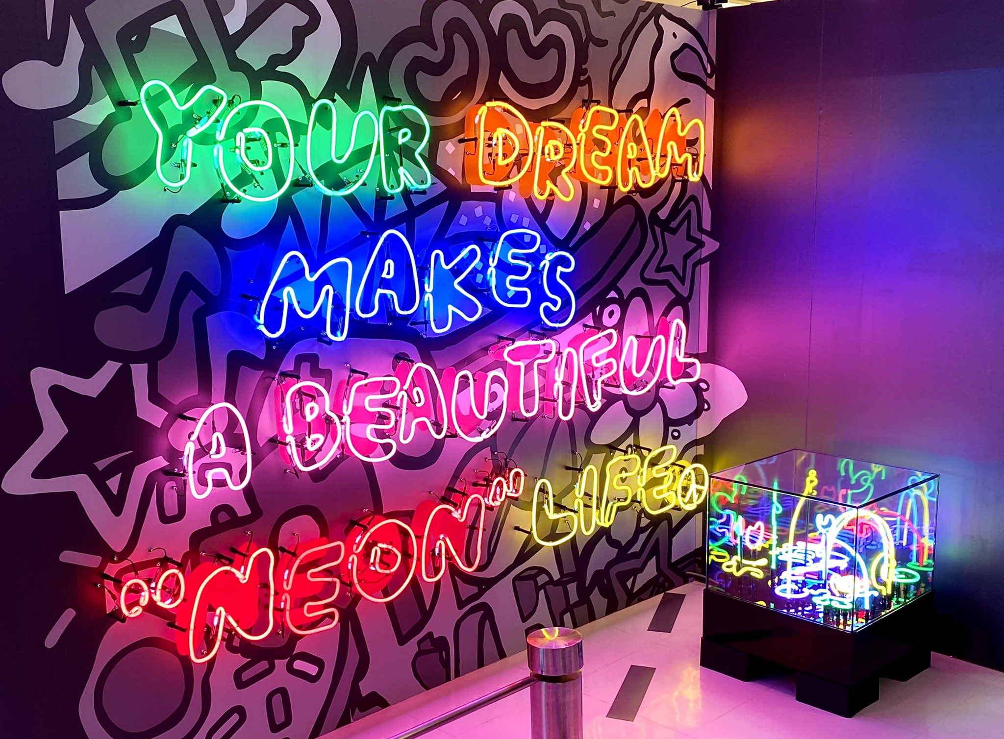 ネオン管 LOVE& PEACE！ NEON TOKYO from 大ネオン展〜東京タワー〜 | THE