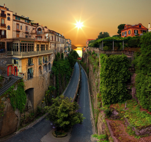 nordicwebdesign's tweet photo. Road to the Sea, Sorrento, Italy #RoadtotheSea #Sorrento #Italy https://t.co/Q2uPt36z6c https://t.co/rjBDTFbtxe