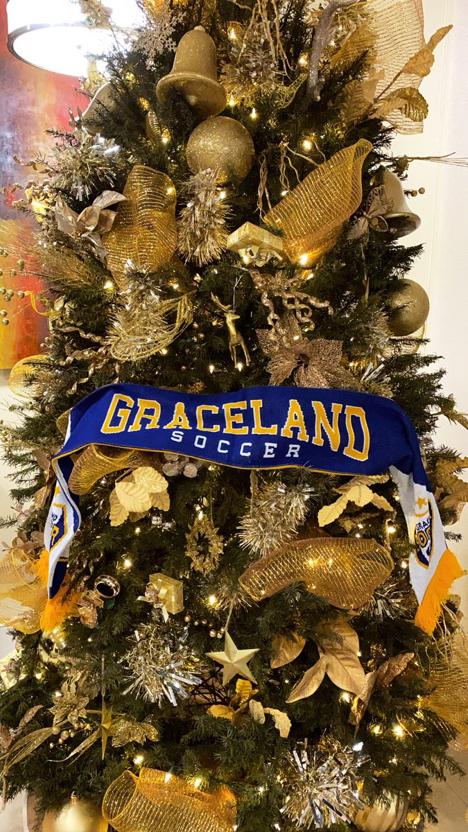 GUMENSSOCCER's tweet photo. FROM OUR FAMILY TO YOURS, HAPPY HOLIDAYS. https://t.co/oWiYRK2o0Z