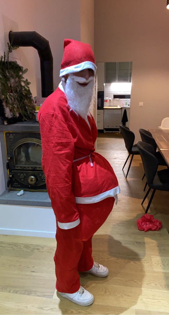 max_57400's tweet image. Ptdrrr j’ai demandé au daron de faire le père Noël regarder comment il a débarqué 😭 #Noel #MerryChristmas2020