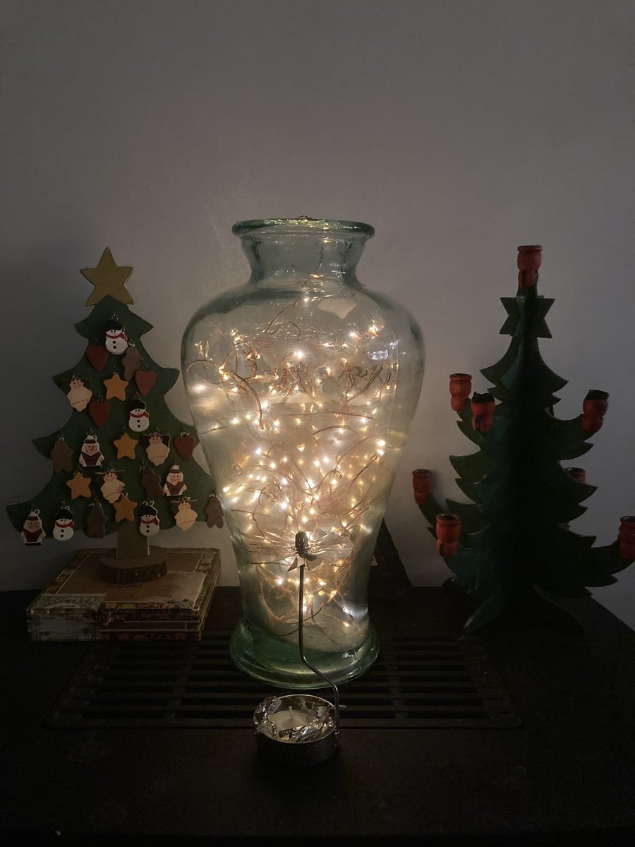 ELoughnan's tweet image. When you’re doing what you can to make Christmas morning feel as Christmassy as possible after everyone else has gone to bed 🤫 to make up for being away from the house for so many hours a day since March #pointsforeffort ?!