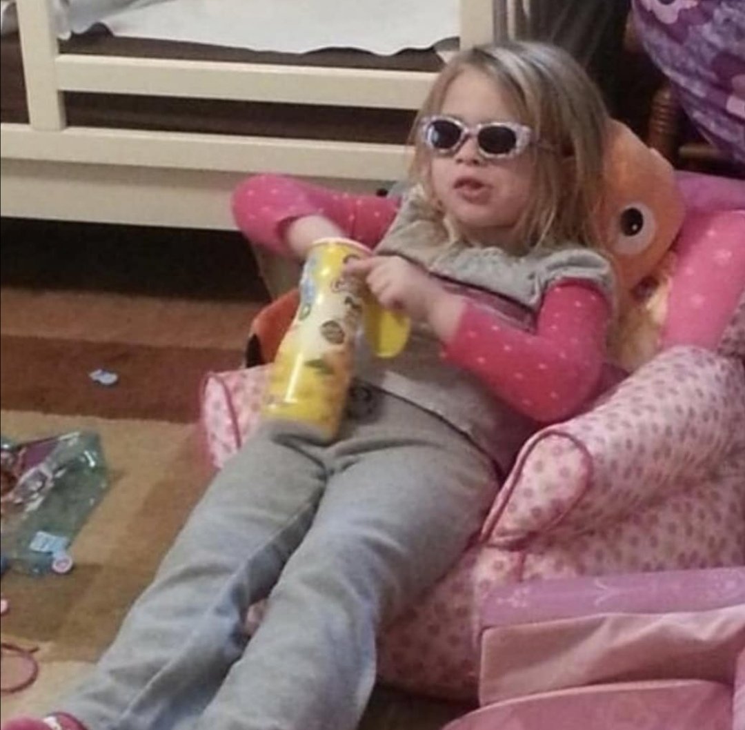 #ziyaselcukistifa
#Mebartikduybizi
Aloo uykum geldi yap artık açıklama aslan parçası.