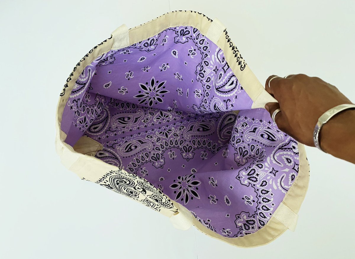btgcreation's tweet photo. Everyday Canvas Tote in Natural Paisley.

Lavender Paisley Lining. https://t.co/Y0eC2ofc5O