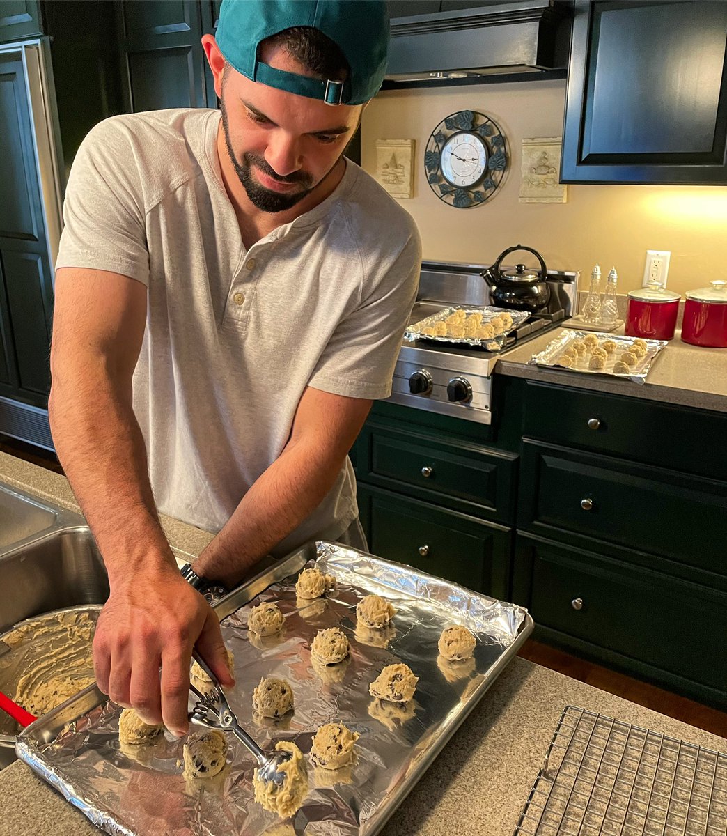 GenaMaley's tweet photo. #cookie time https://t.co/ZUL6RfOcuz