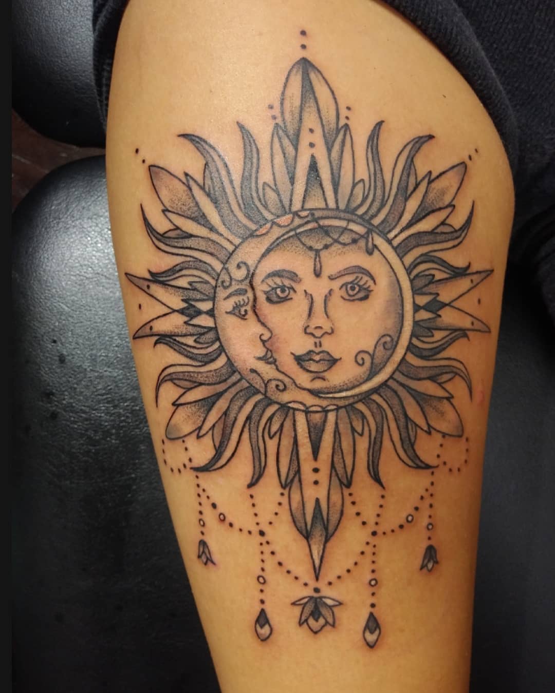 Details more than 78 sun and moon thigh tattoo - esthdonghoadian