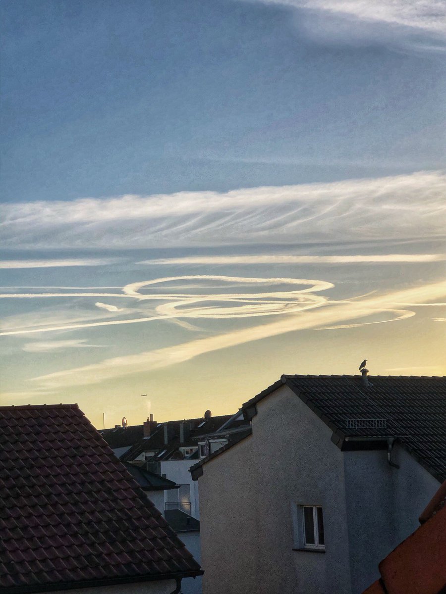 FRA_Fighter's tweet photo. Kennt ihr noch, das Chemtrail-Programm der Regierung?
Irgendwie hatten wir da die Verschwörungstheoretiker besser im Griff 🤭
#beruhigungsmittel 
#aluhut #querdenker #AttilaHildmann https://t.co/PSXEUvlsNH