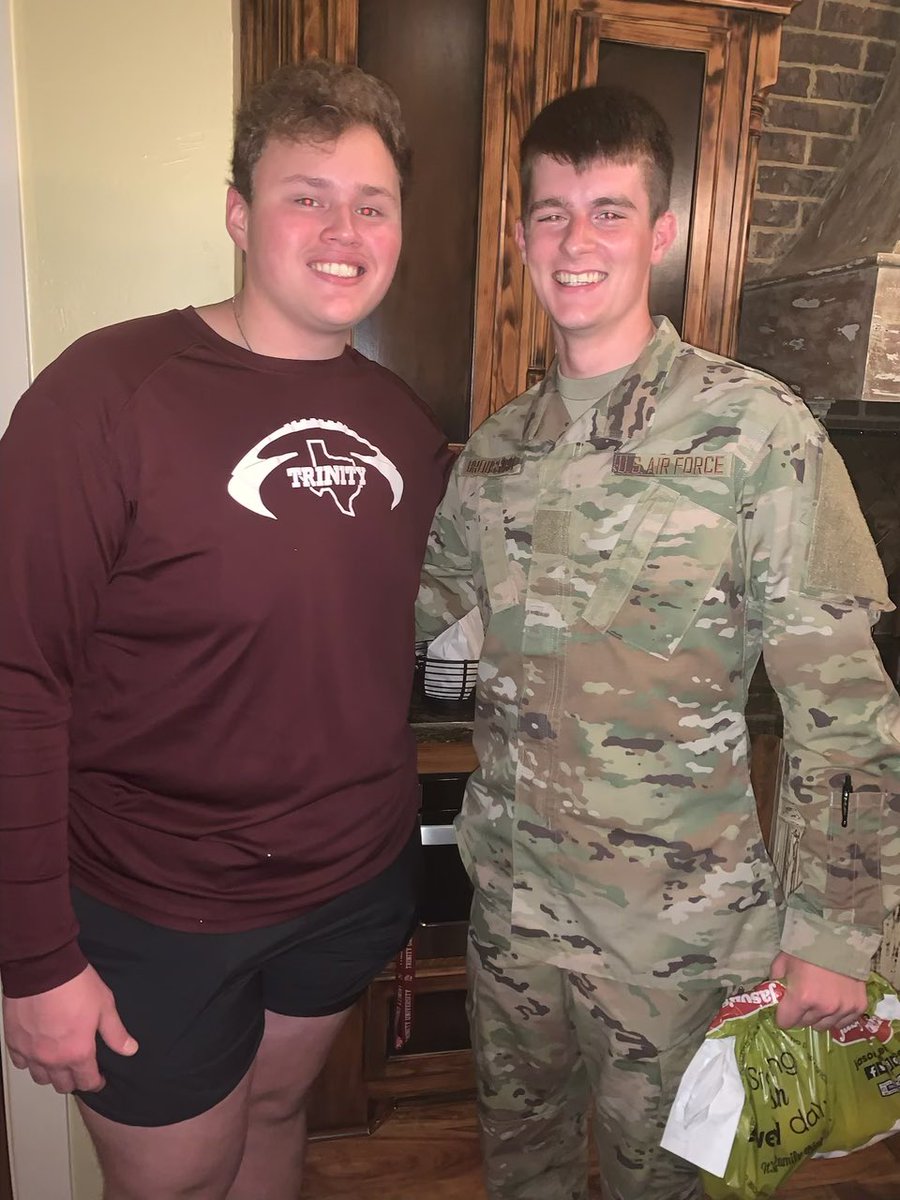 BroussardCarson's tweet photo. Happy Birthday @akatrey_ hope you have a good one brother!!🎂🎂 https://t.co/iXL1x7yybR