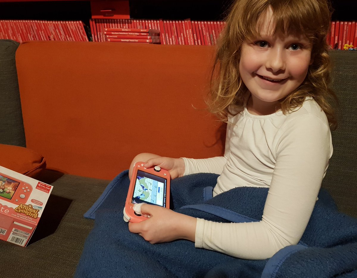 Solyant1's tweet image. It seems good old Santa had the perfect gift idea 😁
#MyFirstConsole #SwitchLite #gamergirl #Xmas