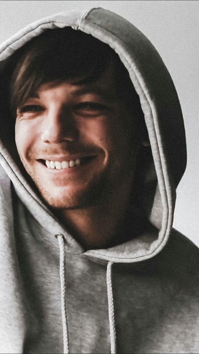 tommolightsup's tweet photo. happy birthday @Louis_Tomlinson <3 https://t.co/G48qQLuTak