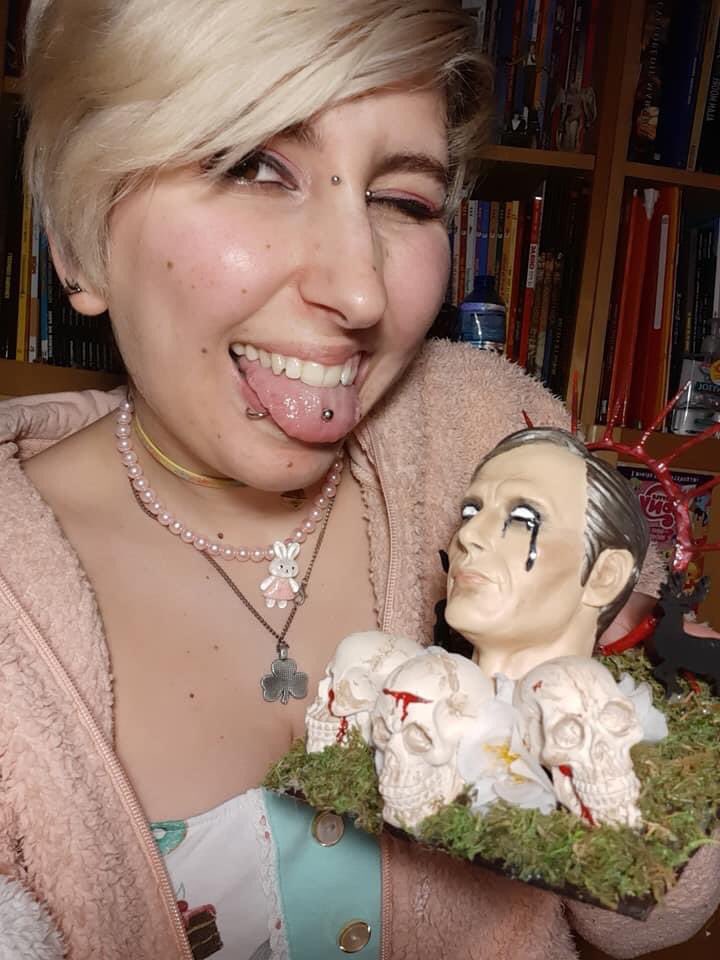 SandyMilleVolts's tweet photo. Les œuvres de ma fille fan de @theofficialmads et @BryanFuller https://t.co/jIeV1TlVHg