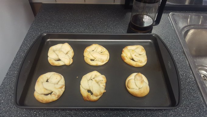 Pizza Pretzels!  I can't wait to share these with the fam over a couple of frosty adult beverages! https://t<a href="/tag/saturn"class="tags"><span>#saturn</span></a>