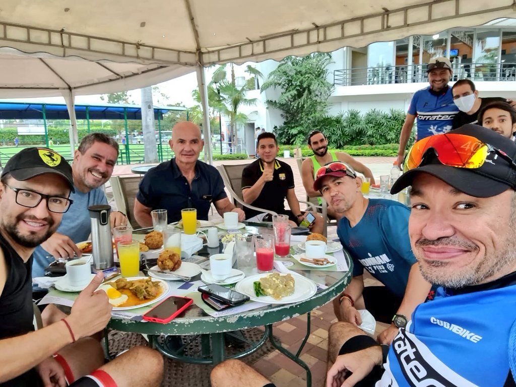 JuanJose_J4's tweet image. #PythonTeamEc 2020, el 24 entrenando y desayunando juntos 😊