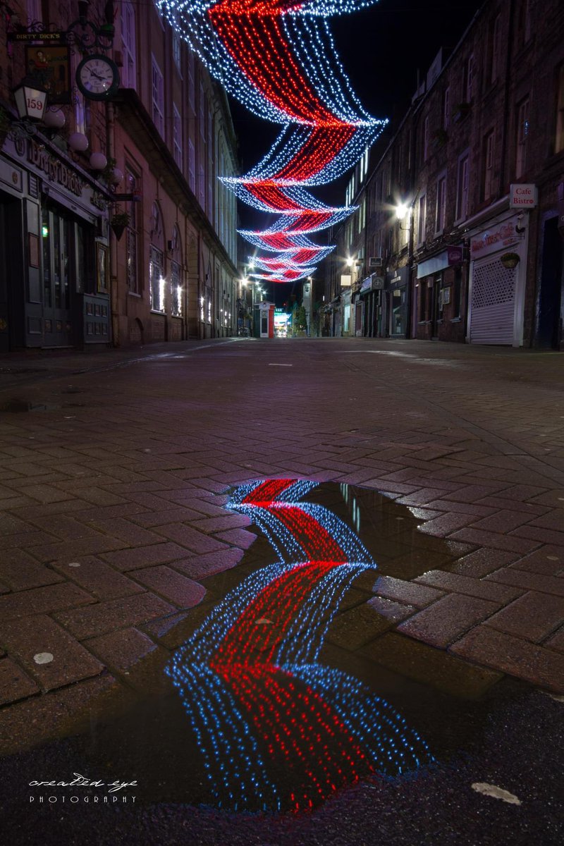CreatedEye's tweet photo. I’ve not been very active on Twitter this year, it’s something I’m going to work on next year!

Here’s a deserted Rose Street all dressed up for Christmas (it’s portrait so needs a click...) https://t.co/EDGVKniD7H