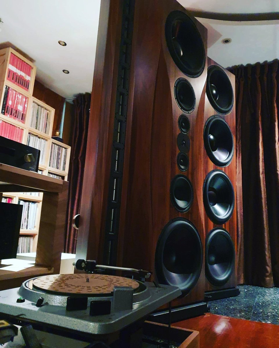 vibesaudiolab's tweet image. Our #custom #turntable mat for ultra #HighEnd system in 🇹🇼. Fantastic PBN Audio Montana Master Reference #speakers 🔥😎 and #vintage EMT 930 ST #turntable
#vinyl #retro #vinylcollection