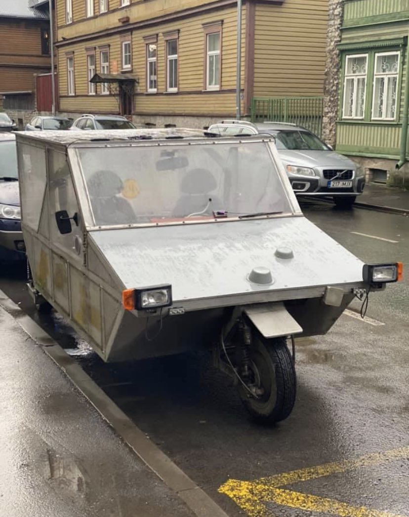 Simplify and add shiteness! Reliant Geoff spotted on the streets of Tallinn, Estonia! <a href="/JeremyClarkson/">Jeremy Clarkson</a> <a href="/thegrandtour/">The Grand Tour</a> <a href="/TopGear_BBCA/">Top Gear on BBCAmerica</a> <a href="/MrJamesMay/">James May</a> <a href="/RichardHammond/">Richard Hammond</a> 

#geoff #topgear #engineering #bestcarever