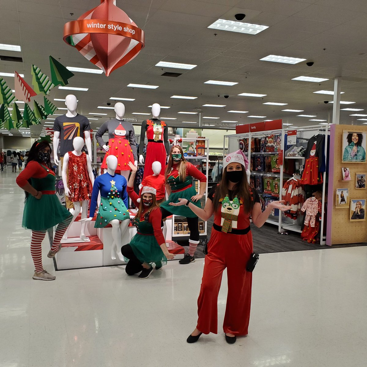 CdbLead's tweet image. Team #T0655 killing it on Ugly Sweater Christmas Eve! @PompaTimoteo. #WeAreTarget #WorkSomewhereYouLove