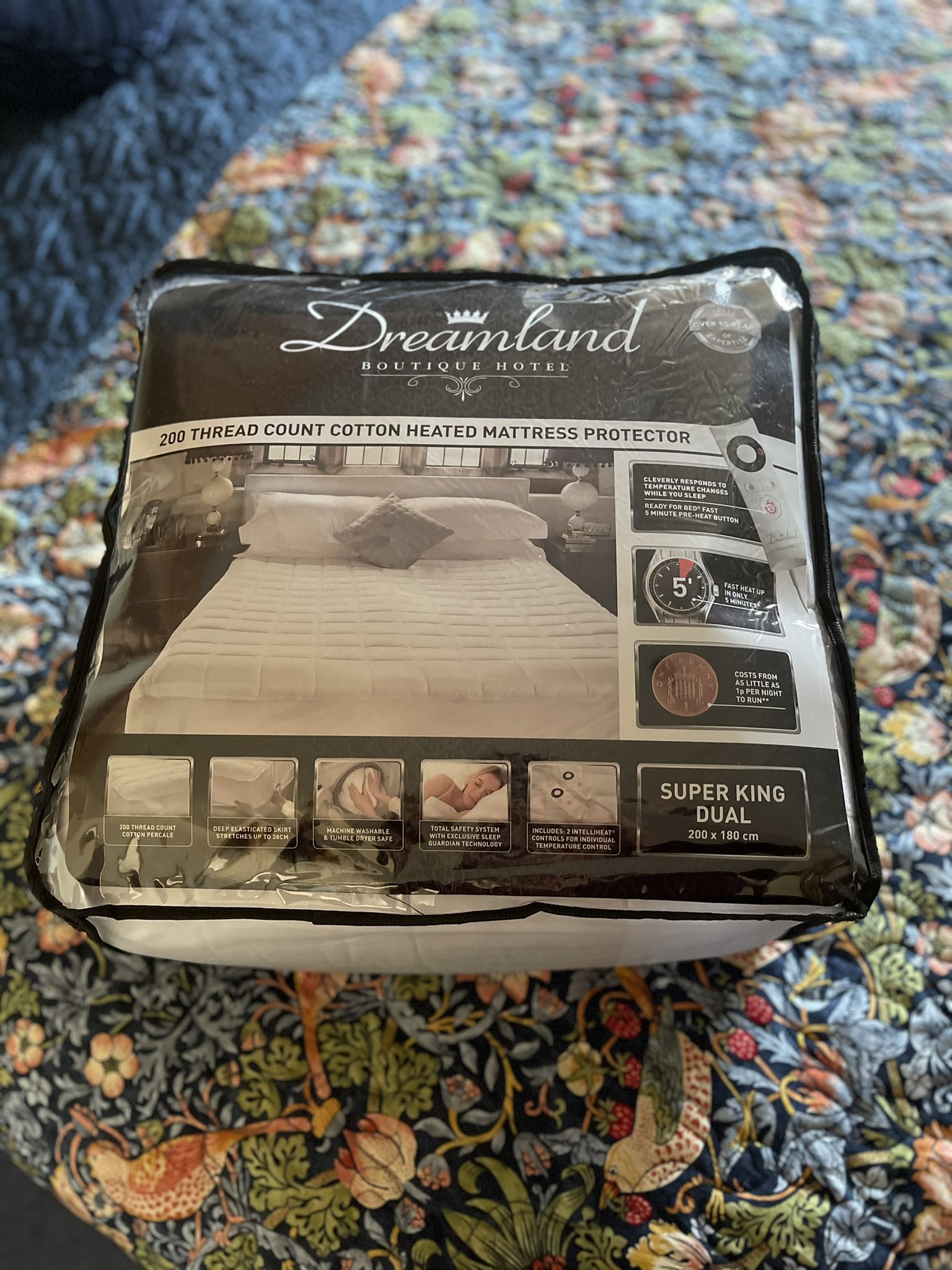 Kenny Godsman on X: Nothing says Happy Christmas like a super king size  electric blanket. It is cold out there folks. #luckiestgirlintheworld  #keeper https://t.co/MU4aPNs62H / X