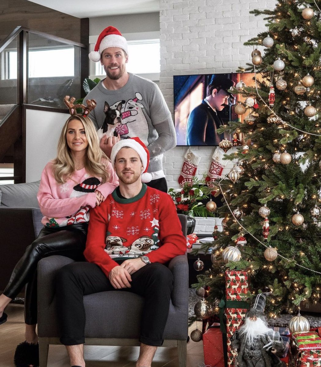 NHLFlames's tweet image. Marky, Lindy, Annica, and Stitch with plenty of holiday spirit 🎄

God Jul to our Swedish friends!