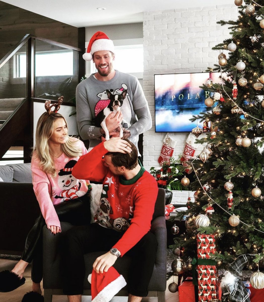 NHLFlames's tweet image. Marky, Lindy, Annica, and Stitch with plenty of holiday spirit 🎄

God Jul to our Swedish friends!