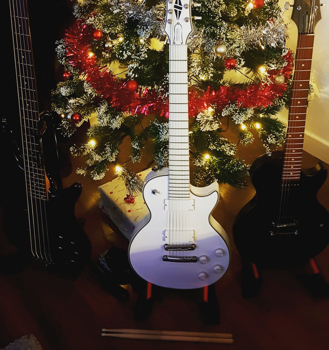 WildStrays's tweet image. 🎅 Merry Christmas!

Wishing everyone a lovely holiday season and a happy new year.

2021 will be a much better and bigger year, with plenty of stuff from us - including streams and our debut album!

Stay safe and, of course: keep it wild, strays! ❤