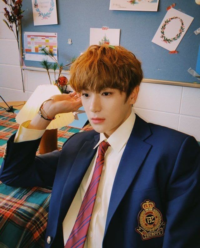 [#HYUNJAE] Boa noiteeee TheB's, hoje já é dia 24 e eu vim aqui desejar um Feliz Natal pra todos, curtam bastante esse momento com a família e os amigos e não esqueçam que eu amo vocês! Se cuidem direitinho e bebam água 🎄♥️♥️