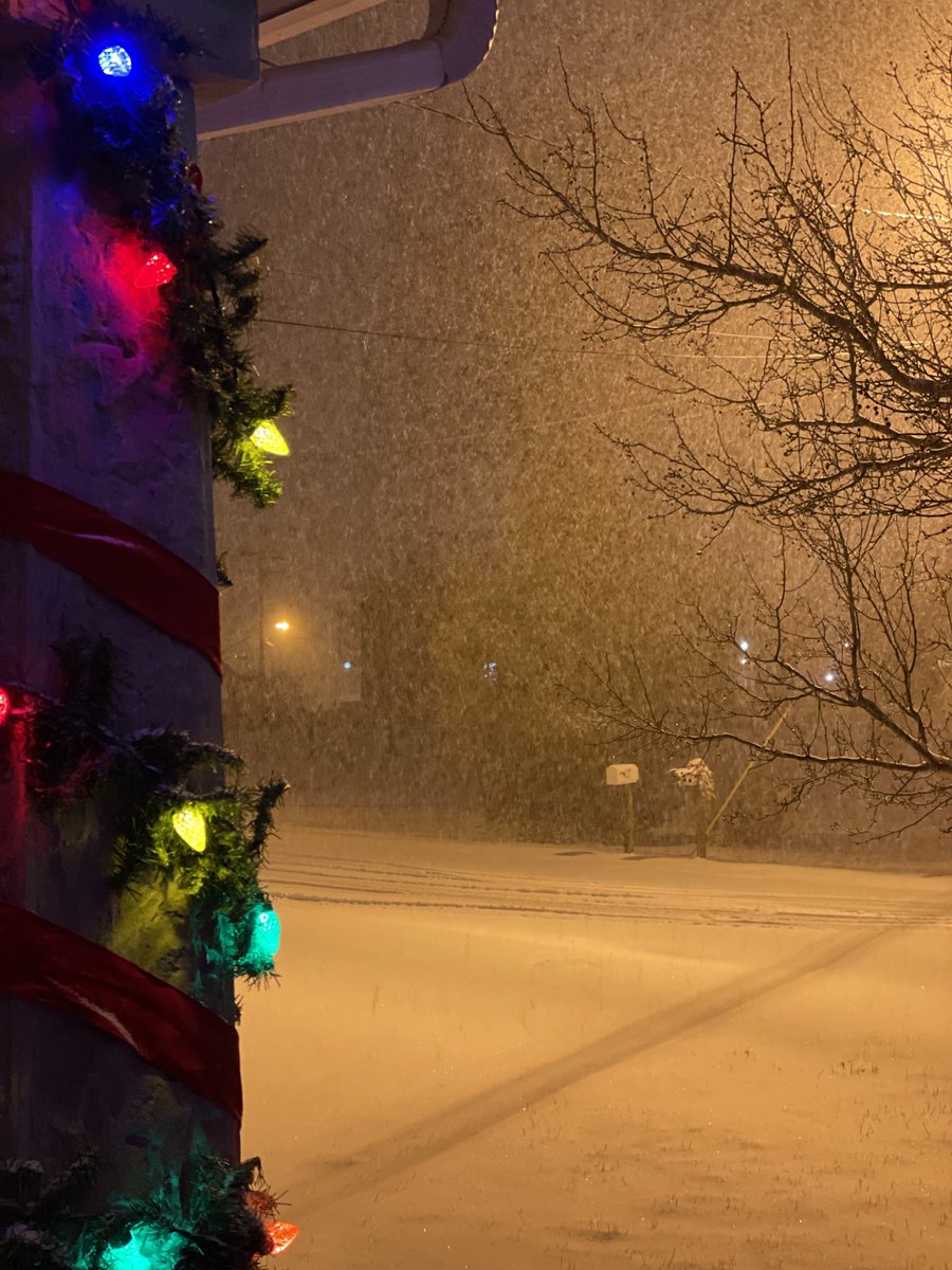 ⁦<a href="/Kentuckyweather/">Chris Bailey🌪️⚡️</a>⁩ It's beautiful here in Dixie! The ❄️ just keeps on coming!