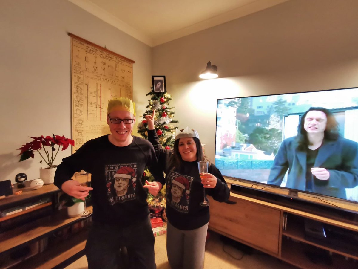 Merry Christmas all! <a href="/TommyWiseau/">Tommy Wiseau</a> <a href="/gregsestero/">Greg Sestero</a> <a href="/TheRoom/">The Room Movie</a> @WilmaWills