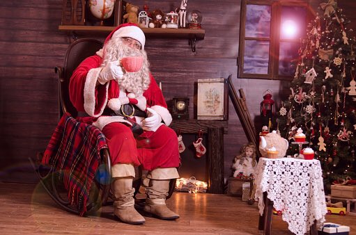 designworldAU's tweet photo. We have had a difficult year, but with everything we have faced let’s remember to have a Merry Christmas and stay focused on the positives. All the best for 2021, stay safe https://t.co/aL37ZpsZ3R
