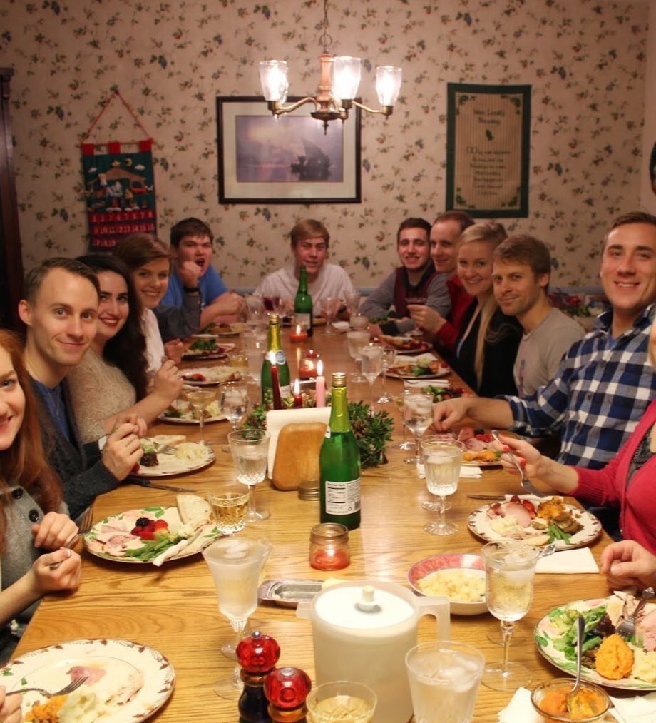 Jonigs99's tweet image. “¿Por qué estás                     
vestido así?”                 “¿Así como?"