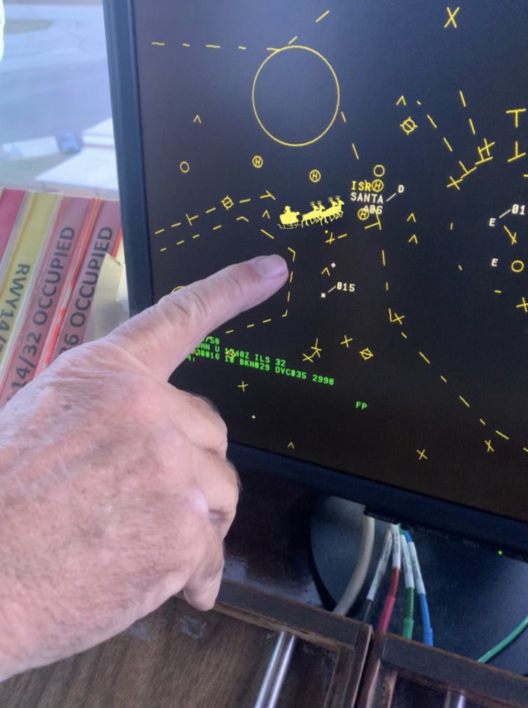 dothanairport's tweet photo. We’ve spotted @santaclaus on our radar! 👀🎄🎅🏻

#ChristmasEve #FlyDothan #LoveDothan #VisitDothan https://t.co/5QmWvxfqe6